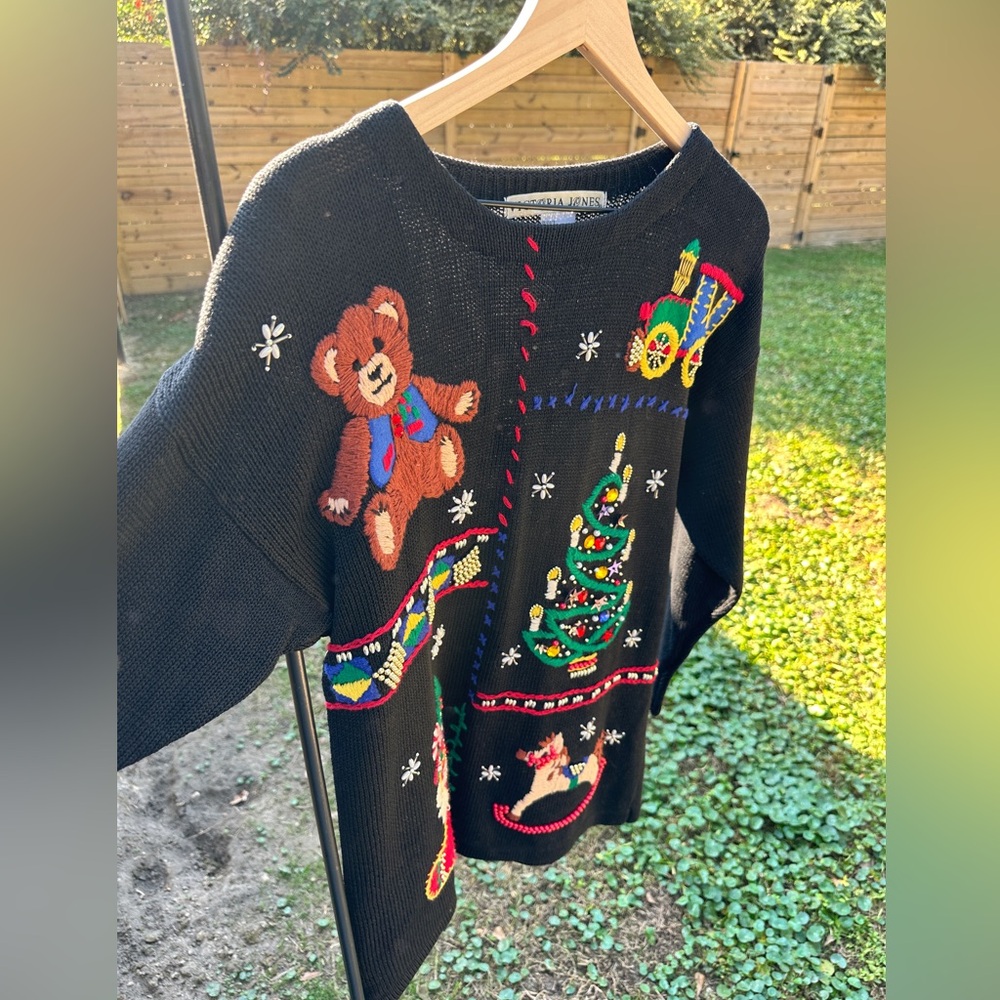 VICTORIA JONES Vintage Embellished Sweater Christmas Black Embroidered - CUTE!